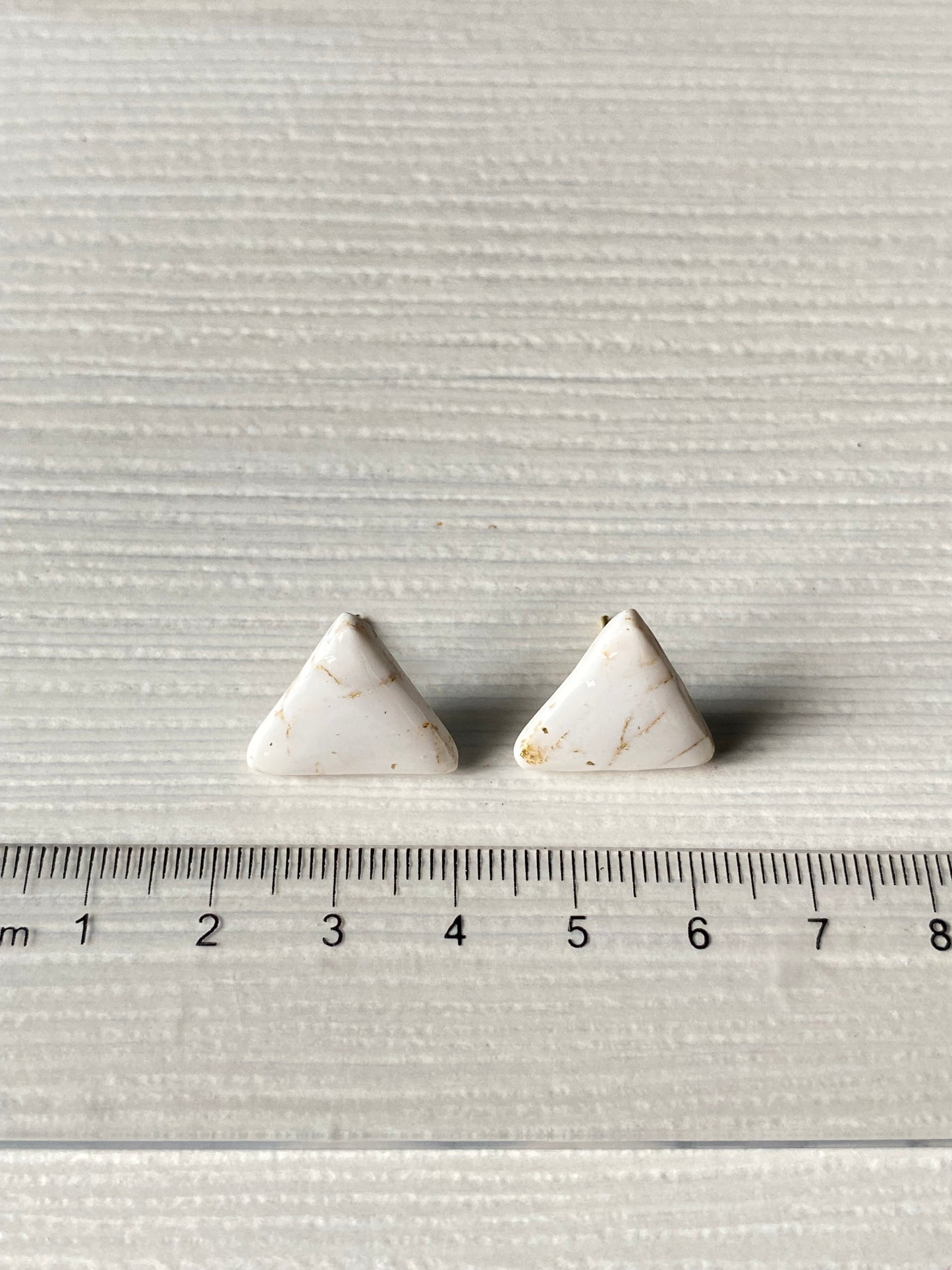 Orecchini LOBO TRIANGOLO BIANCO