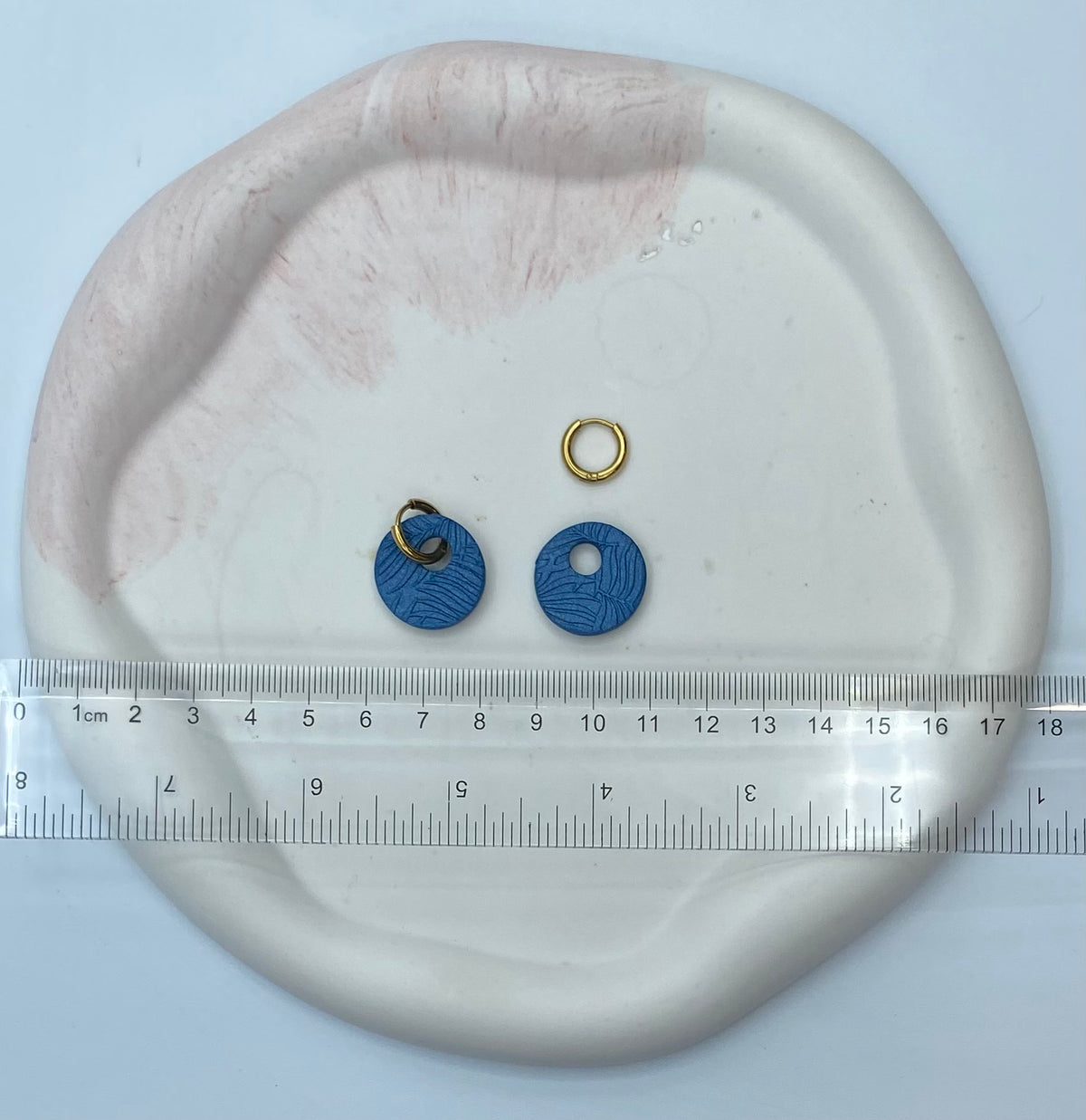 Orecchini Chameleon blu pearl cerchio dorato